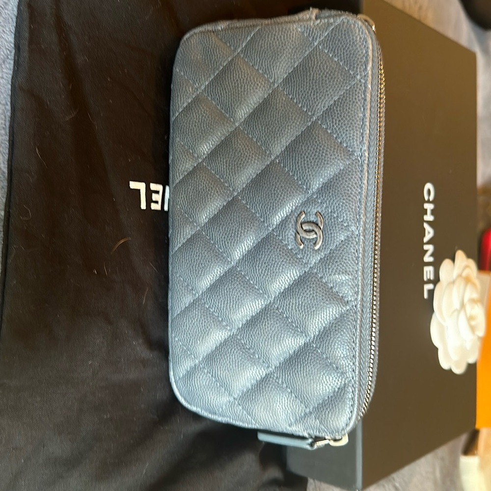 Chanel double zip wallet on chain - excellant condition